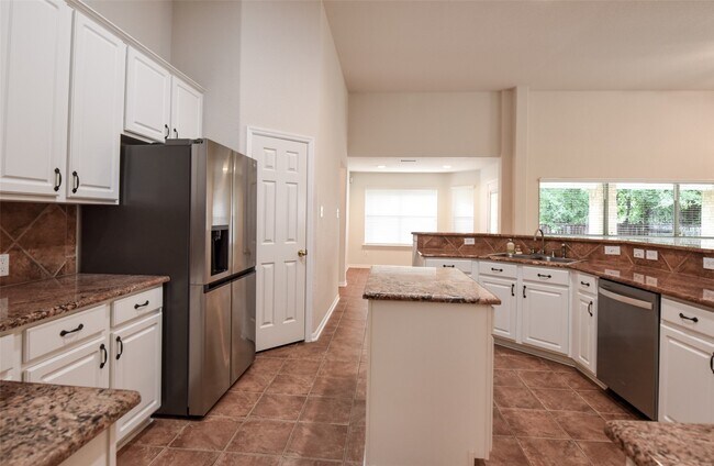 Building Photo - 22 E Hobbit Glen Dr