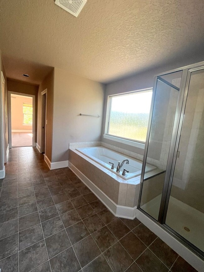 Building Photo - Stunning Corner Home in King City with Washer/Dryer Included, Private Courtyard!
