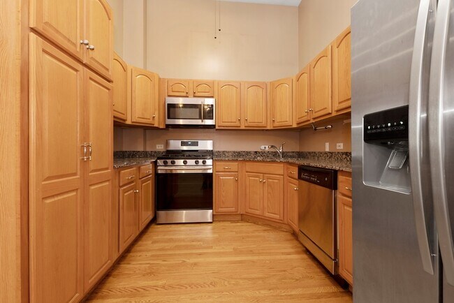Building Photo - 4020 S Drexel Blvd