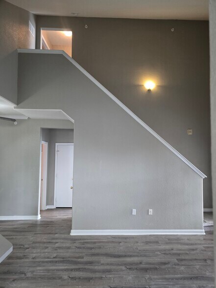 Building Photo - 18939 E Warren Cir