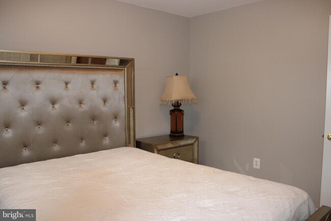 Building Photo - 14186 Hunters Run Way