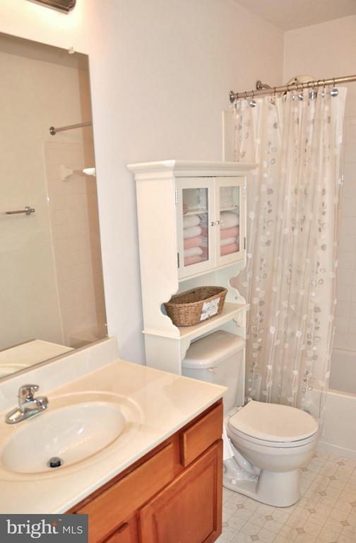 Building Photo - 18722 Broken Oak Rd