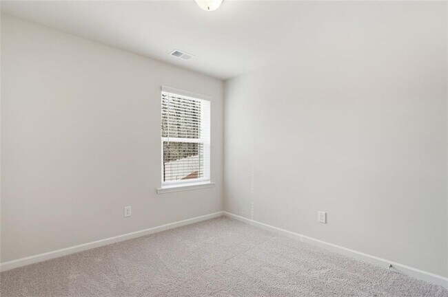 Building Photo - 204 Flier Dr