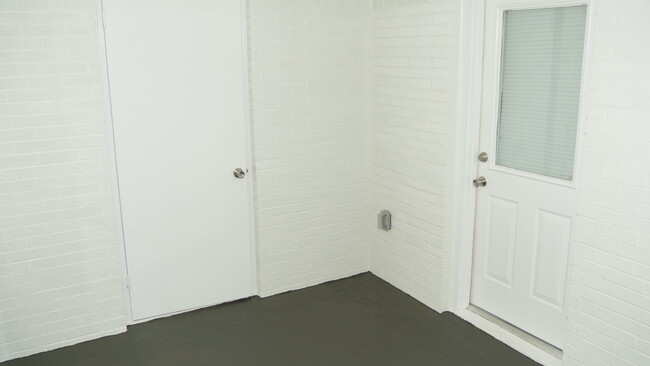 Building Photo - 6551 Roberta St