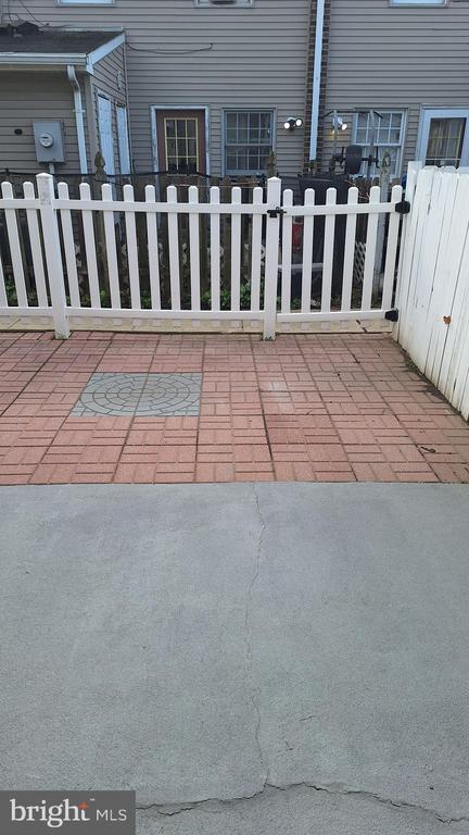 Building Photo - 102 Royal Ct Ln