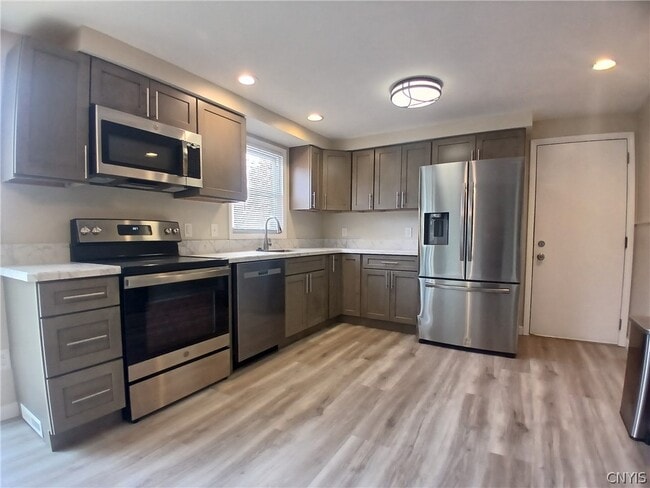 Building Photo - 8244 Mantova Dr