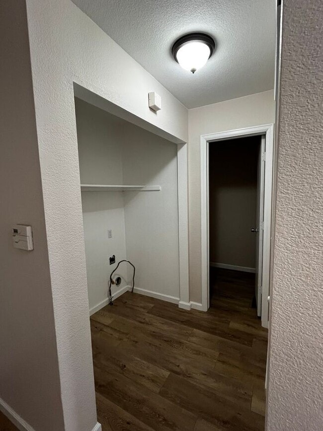 Building Photo - 3 Bedroom 2 1/2 Bathroom Home in Highlands Ranch