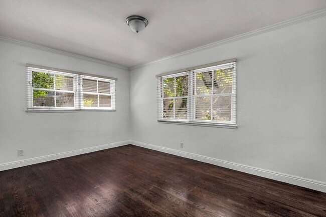 Building Photo - 2 bed + 2 bath in amazing location!!