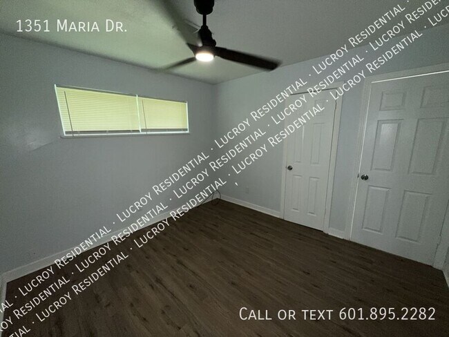Building Photo - 1351 Maria Dr