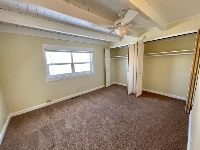Building Photo - 410 Sunset St