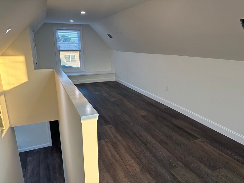 Bonus room-attic - 319 Monroe St