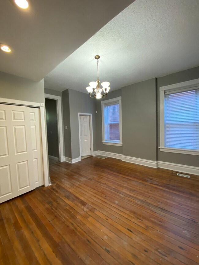 Building Photo - Get it while it lasts! Spacious 4 Bedroom ...
