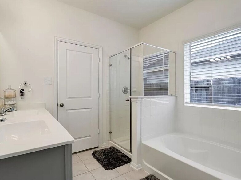 Building Photo - 3426 Water Lilly Way