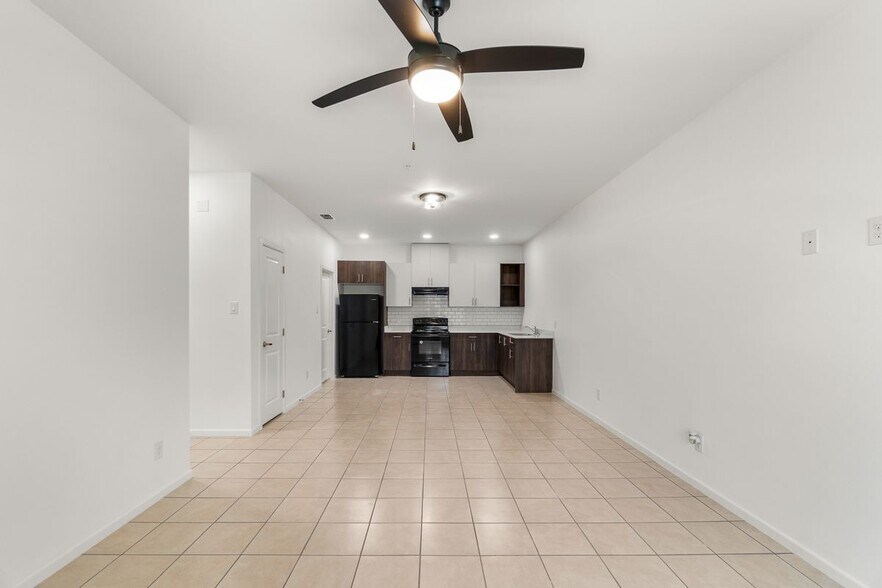 Building Photo - 418 N 3rd St