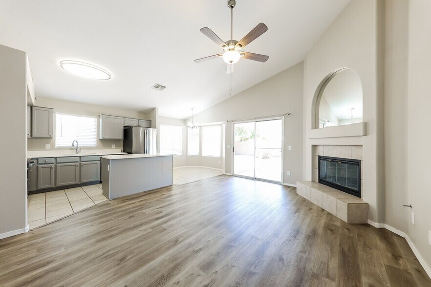 Building Photo - 9847 W Irma Ln