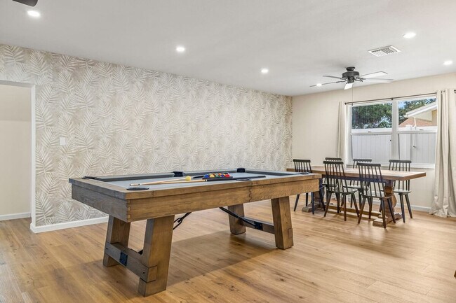 Building Photo - 10703 Del Prado Dr S