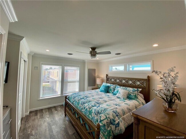 Building Photo - 2646 NE Pelican Wy