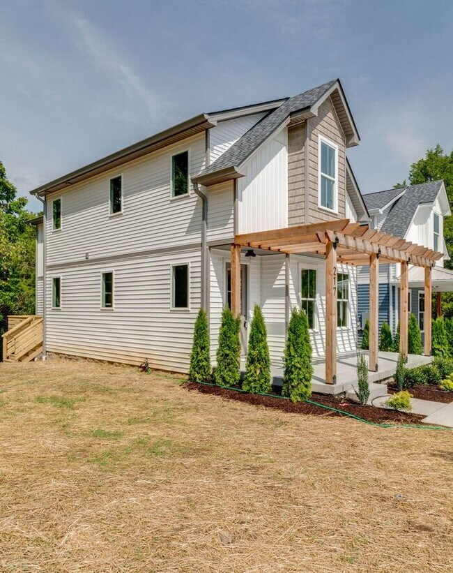 Building Photo - Beautiful Newer Build in Madison!