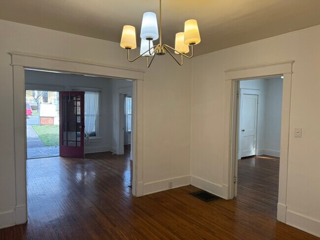 Building Photo - 219 Chapel Ave