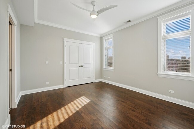 Building Photo - 3518 N Wilton Ave