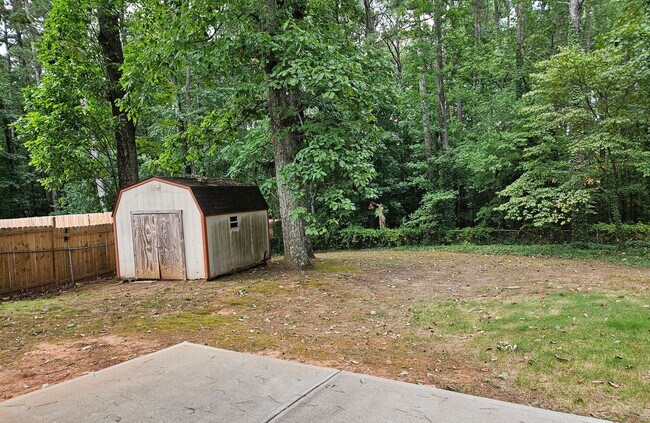 Building Photo - Rare 3 bed 2 bath home located in Kennesaw
