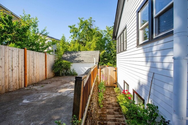 Building Photo - 13027 40th Ave S