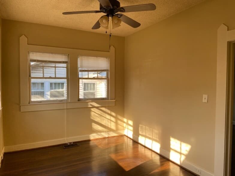 Building Photo - 617 10th Ct S