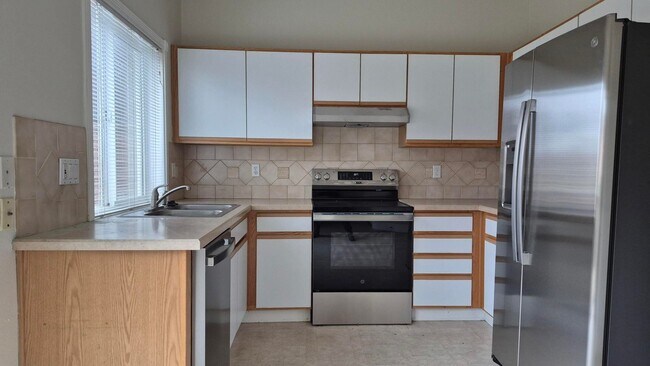 Building Photo - 3 Bedroom 2.5 Bath Town-Home in Gresham ne...