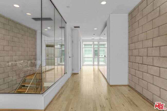 Building Photo - 3450 Cahuenga Blvd