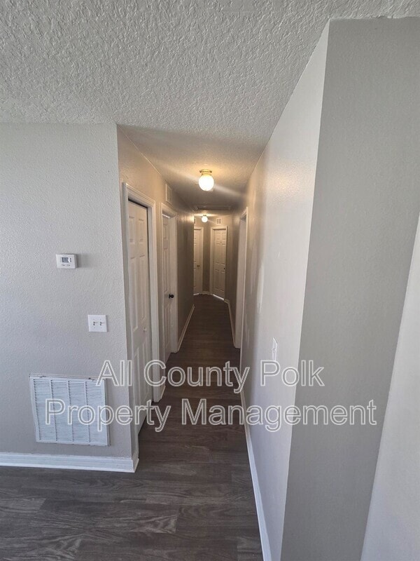 Building Photo - 220 S Eastside Dr