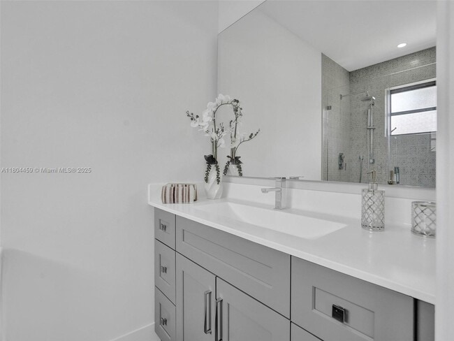 Building Photo - 845 Ludlam Dr