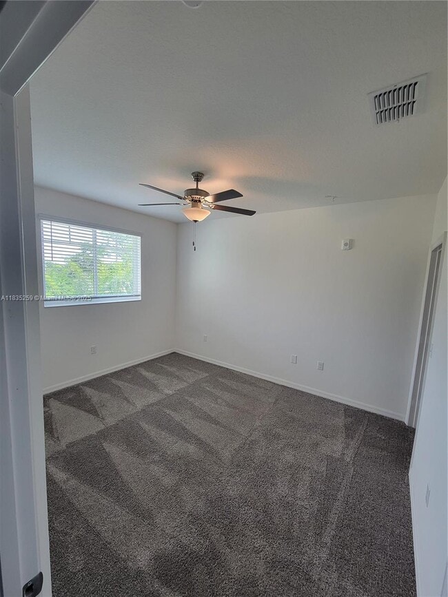 Building Photo - 8271 Tanager Sq