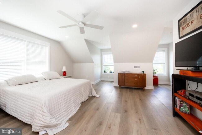 Building Photo - 209 Namar Ave
