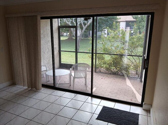 Building Photo - 2339 SW 15th St