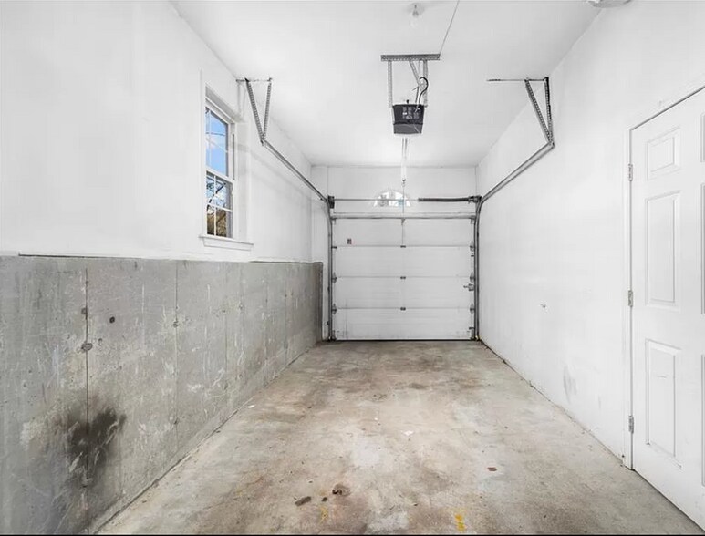 Building Photo - 86 Grove St