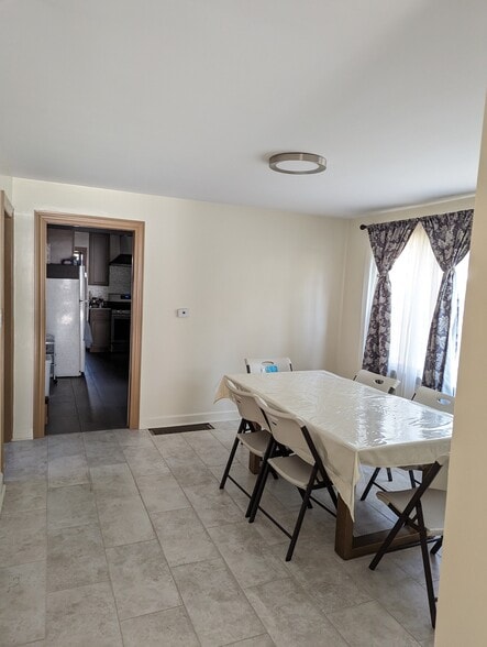 Building Photo - 3322 W Catalpa Ave