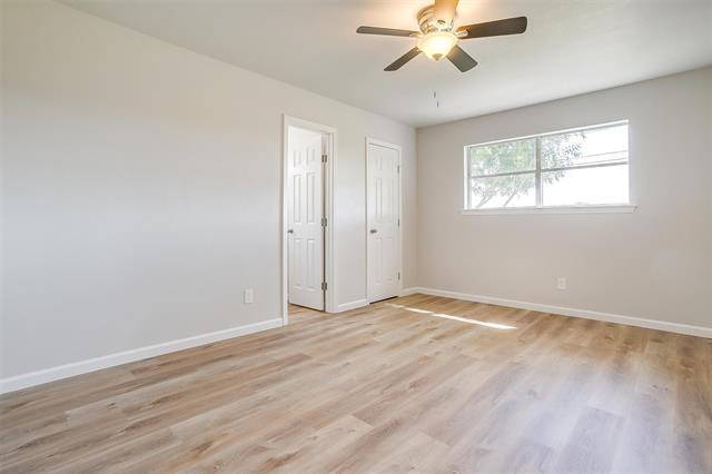 Building Photo - 921 Willow Cir S