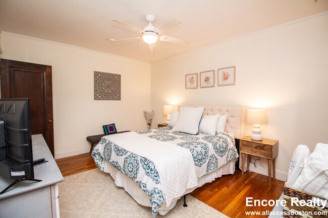 Building Photo - 1945 Commonwealth Ave