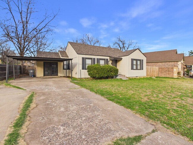 Building Photo - 1307 NW Maple Ave