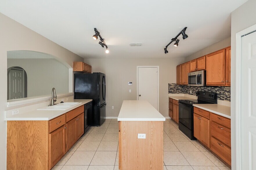 Building Photo - 13809 Gentle Woods Ave