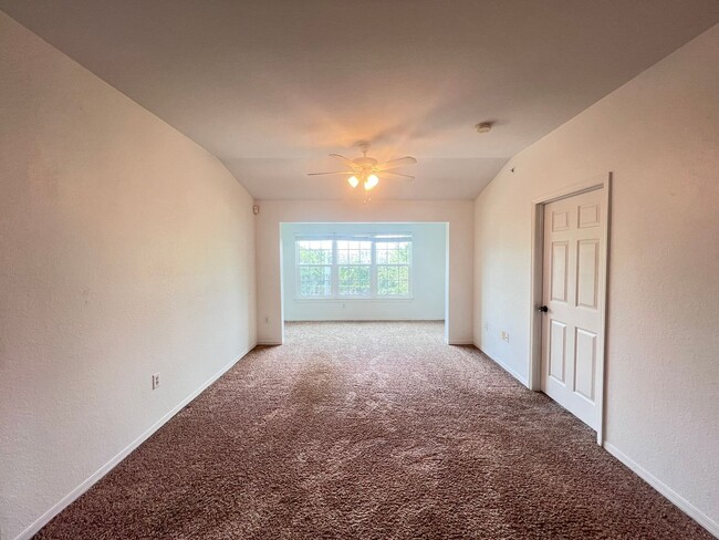 Building Photo - Awesome apartment at Cypress fairway!