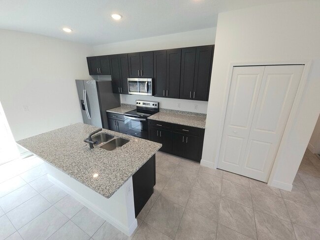 Building Photo - 7130 N Cricket Dr