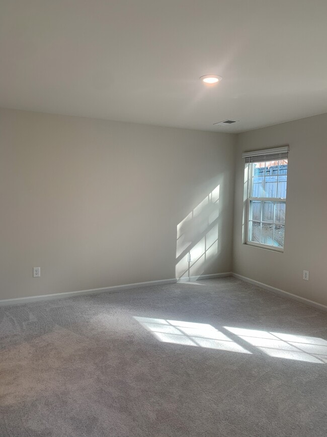 Building Photo - 400 Trailblazer Dr