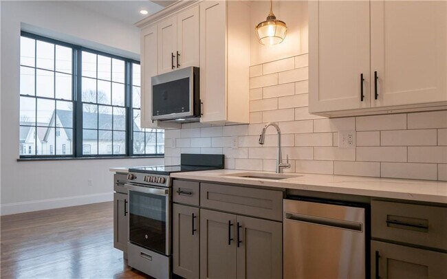 Building Photo - 15 Cranston Ave