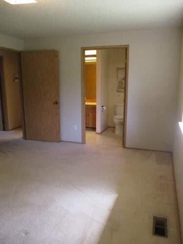 Building Photo - 2 Bedroom 1 Bathroom Rambler walking dista...
