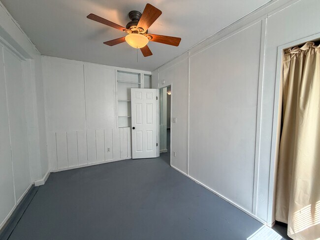 Building Photo - 3520 Oakridge Ave