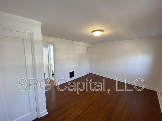 Building Photo - 2529 Derry St