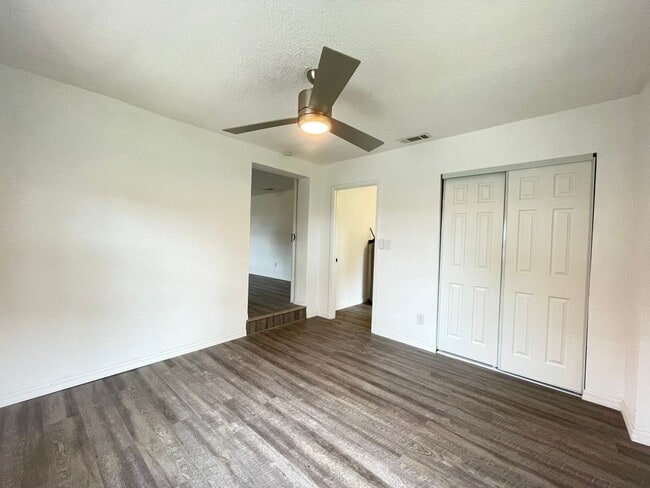 Building Photo - Newly Renovated 2/1 Duplex in Lake Helen FL!