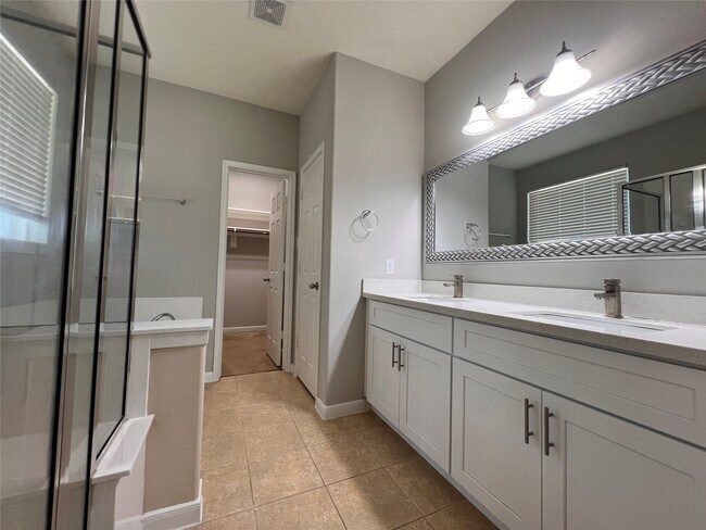 Building Photo - 6102 City Shores Ln