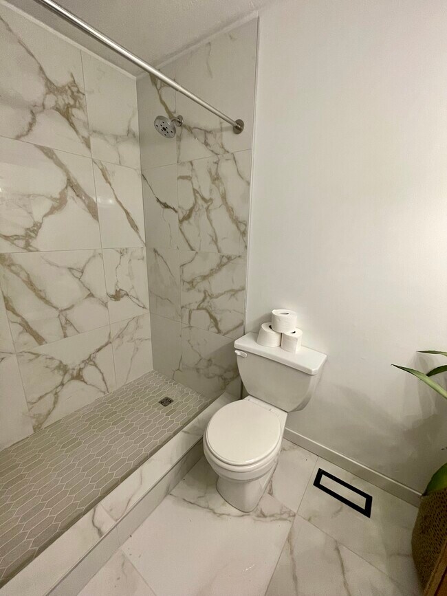 Master Bath - 2131 S Colgate Ave
